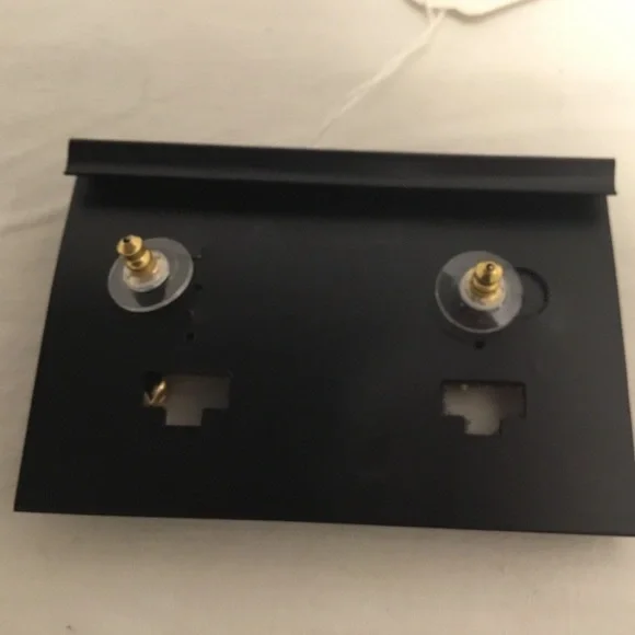 Spring Sale*** Set of 2 SUZANNE BJONTEGARD cosmetic earrings - Picture 3 of 6